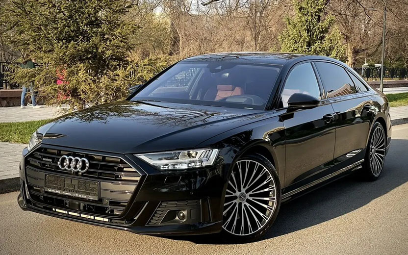 премиум седан Audi A8 2018